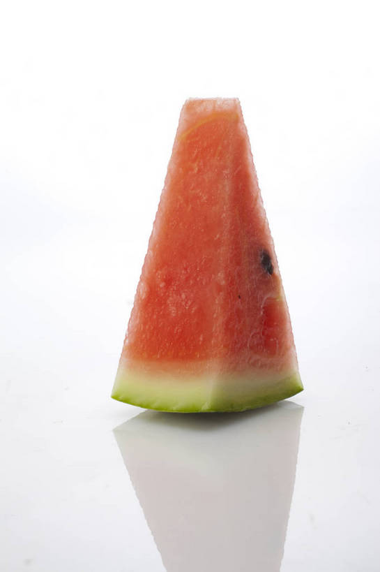 竖图,彩色,室内,特写,抠图,白色背景,西瓜,水果,中国,亚洲,一片,切开,新鲜,图片,美味,食品,内部,营养,食物,绿色,果肉,摄影,表皮,红瓤,无公害,东亚,健康食品,寒瓜,影棚拍摄,麒麟瓜,bj174