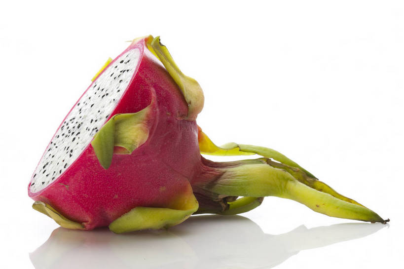 横图,彩色,室内,特写,抠图,白色背景,水果,中国,亚洲,切开,新鲜,图片,美味,食品,内部,营养,火龙果,食物,白色,果肉,一半,摄影,表皮,无公害,瓜瓤,东亚,健康食品,影棚拍摄,红皮,bj174