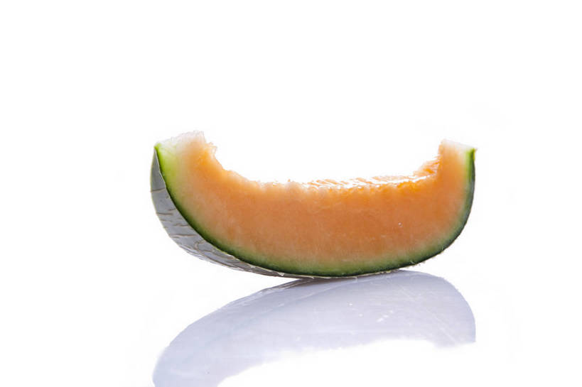 横图,彩色,室内,特写,抠图,白色背景,水果,中国,亚洲,一片,切片,新鲜,图片,哈密瓜,美味,食品,甜瓜,内部,营养,食物,黄色,绿色,果肉,摄影,表皮,网纹瓜,甘瓜,无公害,东亚,健康食品,影棚拍摄,长香玉甜瓜,bj174