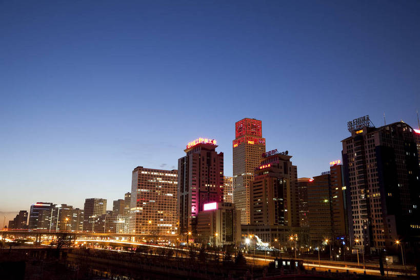 无人,横图,彩色,室外,旅游,办公楼,城市风光,城市,道路,建筑,写字楼,夜景,北京,中国,亚洲,图片,河岸,建筑群,灯光,首都,辉煌,现代建筑,天空,旅游胜地,摩天大厦,安静,金融,摄影,经济,文明,中国文化,东亚,发展,中华人民共和国,北京市,京,北平,华北地区,朝阳区,灯火辉煌,通州区,繁荣,河,马路,旅行,北京CBD,北京商务中心区,中国北京大北窑,建外SOHO,通惠河,bj174