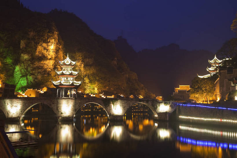 无人,横图,彩色,室外,白天,旅游,山,水,标志建筑,地标,建筑,中国,亚洲,图片,建筑群,塔,桥,古典,建设,古镇,天空,村庄,旅游胜地,安静,摄影,水乡,文明,中国文化,东亚,贵州,贵州省,中华人民共和国,黔,西南地区,灯火辉煌,黔东南,黔东南州,黔东南苗族侗族自治州,古代文明,河,旅行,镇远县,bj174