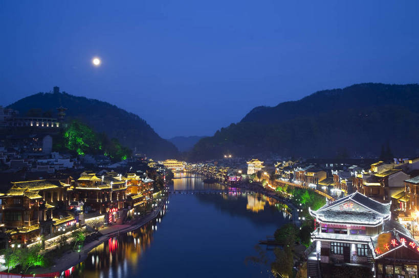 无人,横图,彩色,室外,白天,旅游,山,水,标志建筑,地标,建筑,中国,凤凰,图片,建筑群,古典,建设,古镇,天空,村庄,旅游胜地,安静,摄影,水乡,文明,中国文化,湖南,灯火辉煌,古代文明,河,旅行,bj174