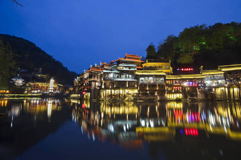 无人,横图,彩色,室外,白天,旅游,山,水,标志建筑,地标,建筑,中国,凤凰,图片,建筑群,古典,建设,古镇,天空,村庄,旅游胜地,安静,摄影,水乡,文明,中国文化,湖南,灯火辉煌,古代文明,河,旅行,bj174