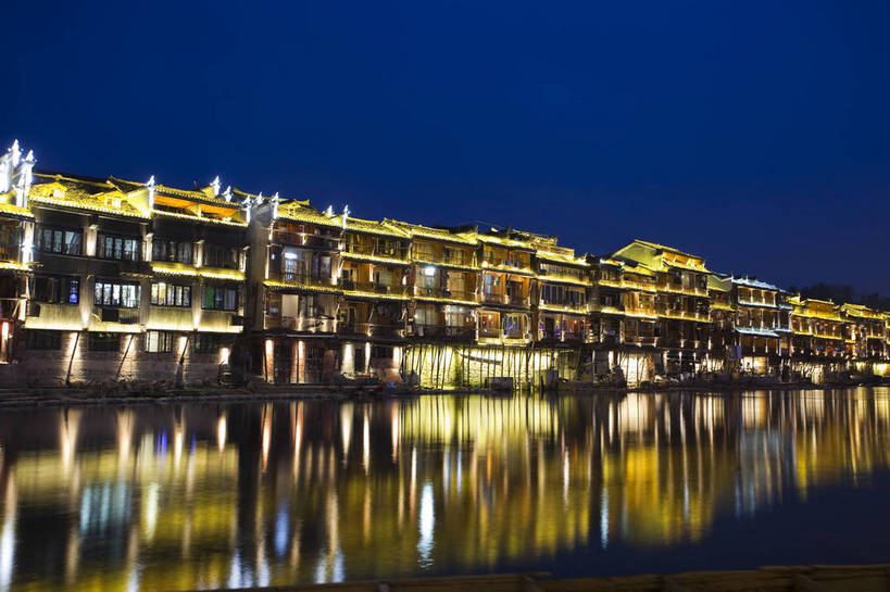 无人,横图,彩色,室外,白天,旅游,山,水,标志建筑,地标,建筑,中国,凤凰,图片,建筑群,古典,建设,古镇,天空,村庄,旅游胜地,安静,摄影,水乡,文明,中国文化,湖南,灯火辉煌,古代文明,河,旅行,bj174