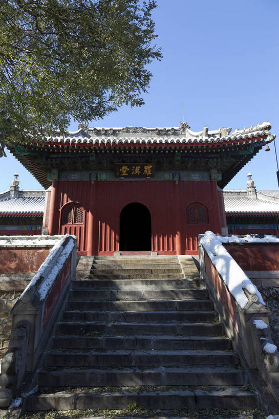 无人,公园,寺庙,竖图,彩色,室外,白天,旅游,名胜古迹,植物,标志建筑,地标,建筑,北京,中国,亚洲,节日,图片,建筑群,首都,古典,文化,建设,树,树木,绿色,天空,自然,祈祷,健康,旅游胜地,安静,竖,许愿,摄影,宗教,佛教,信仰,生长,成长,纪念,石栏,祈求,文明,中国文化,东亚,香山,海淀区,香山公园,中华人民共和国,北京市,京,北平,华北地区,释教,古代文明,平安,旅行,传统文化,静宜园,碧云寺,bj174