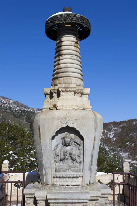 无人,公园,寺庙,竖图,彩色,室外,白天,旅游,石头,名胜古迹,山,山脉,树林,标志建筑,地标,建筑,雕塑,北京,中国,亚洲,节日,艺术,装饰,雕刻,雕像,佛像,浮雕,石子,图片,建筑群,塔,首都,古典,文化,建设,石雕,天空,工艺品,祈祷,健康,旅游胜地,安静,竖,许愿,摄影,宗教,佛教,信仰,纪念,祈求,美术,文明,中国文化,主题,陈列,东亚,香山,海淀区,香山公园,中华人民共和国,北京市,京,北平,华北地区,功能,美学,释教,古代文明,平安,石块,岩石,旅行,传统文化,静宜园,碧云寺,bj174