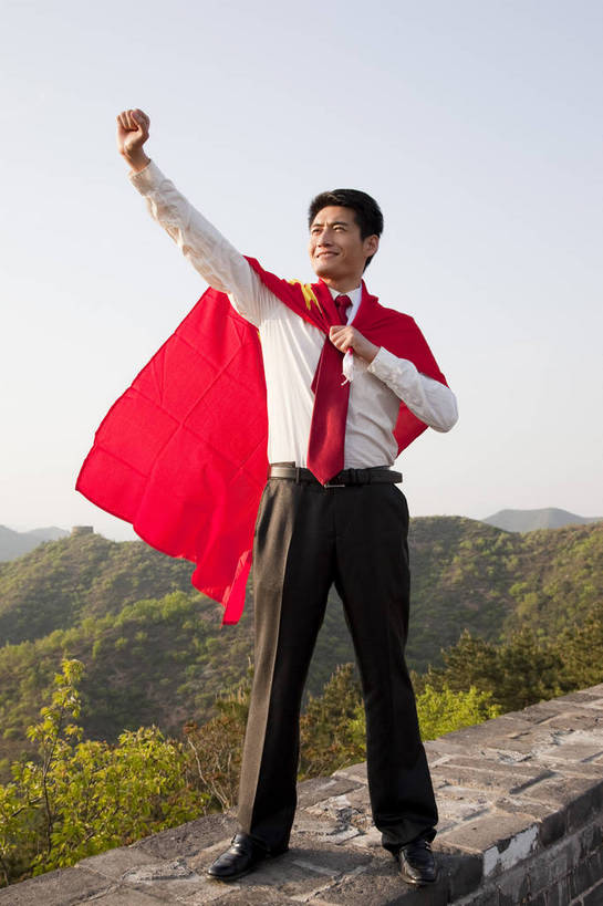 东方人,成年人,中年人,一个人,商务人士,商务男性,站,微笑,竖图,彩色,室外,白天,正面,衬衫,西装,旅游,度假,商务,时尚,成功,名胜古迹,山,山脉,树林,标志建筑,地标,建筑,国旗,长城,中国,套装,正装,遗迹,图片,山峰,文化遗产,山峦,古迹,文物,娱乐,红旗,建设,现代,城墙,古建筑,仅一个年轻男性,天空,自然,群山,职业,享受,休闲,旅游胜地,成熟,放松,竖,自信,摄影,古代建筑,青春,山脊,披着,商务装,工薪阶层,古文明,爱国,河北,精明,伟大,金山岭长城,金山岭,男人,男性,年轻男性,亚洲人,中国人,年轻人,白领,上班族,全身,衬衣,愉快,bj174