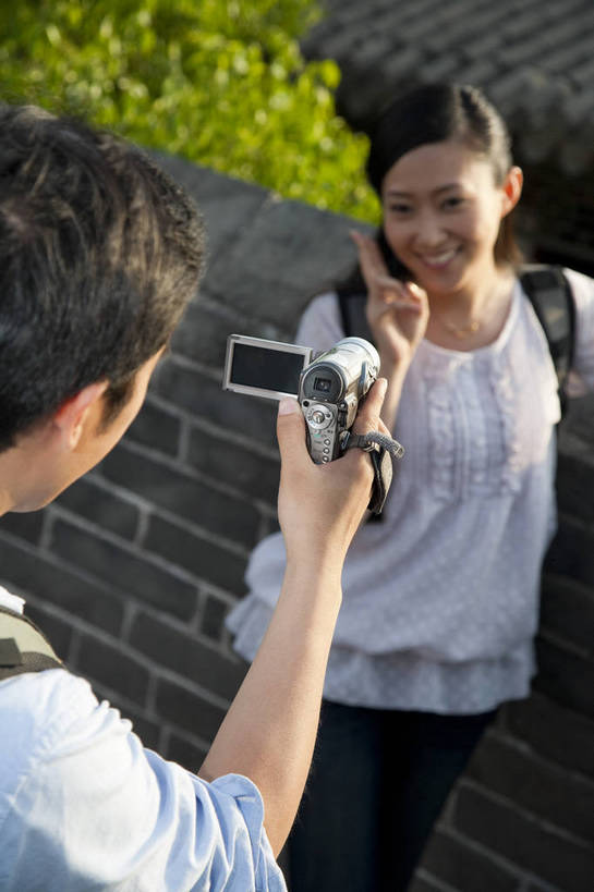 东方人,成年人,中年人,两个人,夫妻,站,微笑,竖图,彩色,室外,白天,侧面,旅游,度假,时尚,名胜古迹,树林,标志建筑,地标,建筑,长城,中国,遗迹,图片,文化遗产,美丽,相拥,休闲装,古迹,文物,娱乐,建设,城墙,古建筑,自然,享受,休闲,健康,温馨,旅游胜地,恩爱,放松,活力,可爱,美女,亲密,竖,摄像,摄影,古代建筑,生活方式,青春,和睦,亲近,亲情,古文明,河北,乐观,伟大,金山岭长城,金山岭,男人,年轻男性,年轻女性,女人,亚洲人,中国人,年轻人,情侣,半身,观光,旅行,游览,高兴,愉快,bj174