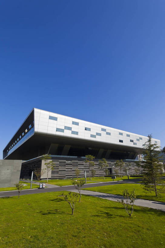 无人,图书馆,竖图,彩色,室外,白天,旅游,草坪,城市风光,城市,道路,建筑,北京,中国,亚洲,图片,首都,辉煌,现代建筑,天空,阳光,绿地,旅游胜地,安静,摄影,经济,公共设施,文明,中国文化,公共场所,东亚,发展,海淀区,中华人民共和国,北京市,京,北平,华北地区,繁荣,国家图书馆,旅行,中国国家图书馆,北京图书馆,中关村大街,中关村南大街,中国国家图书馆新馆,bj174