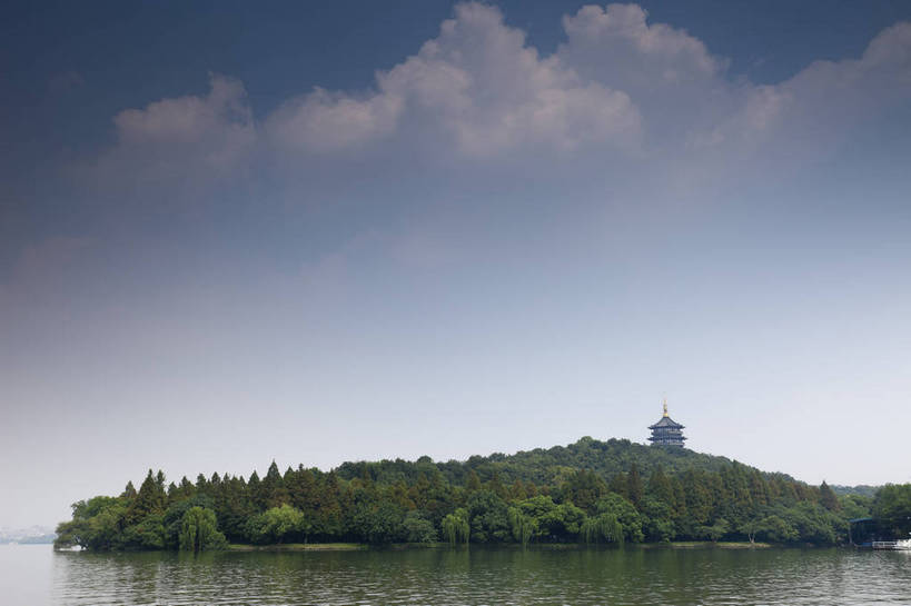无人,公园,横图,彩色,室外,白天,旅游,湖,美景,名胜古迹,森林,标志建筑,地标,建筑,西湖,中国,图片,岛,建筑群,古典,建设,浙江,树,天空,远景,旅游胜地,安静,摄影,杭州,文明,中国文化,湖心岛,古代文明,旅行,传统文化,bj174