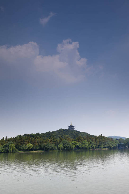 无人,公园,竖图,彩色,室外,白天,旅游,湖,美景,名胜古迹,森林,标志建筑,地标,建筑,西湖,中国,图片,岛,建筑群,古典,建设,浙江,树,天空,远景,旅游胜地,安静,摄影,杭州,文明,中国文化,湖心岛,古代文明,旅行,传统文化,bj174