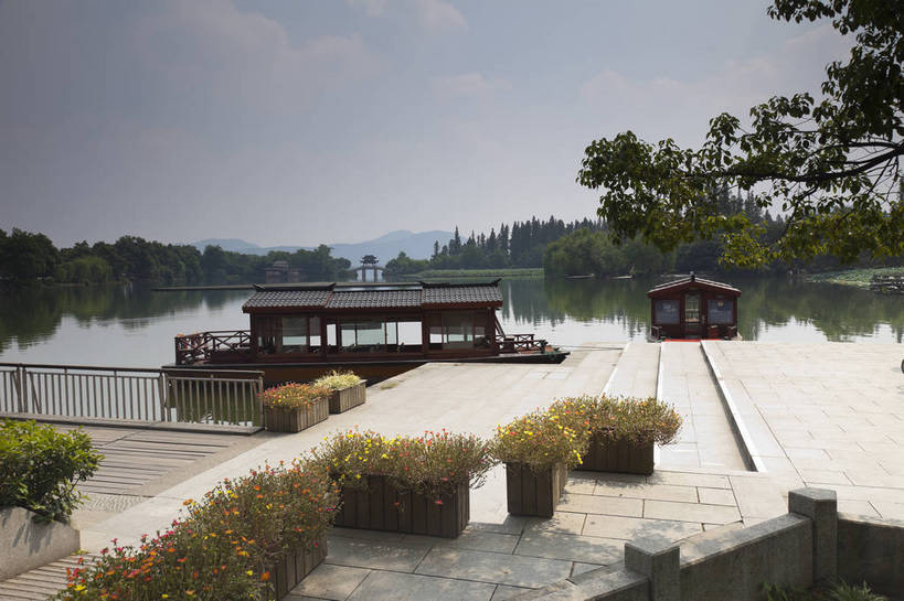 无人,公园,横图,彩色,室外,白天,旅游,湖,美景,名胜古迹,森林,标志建筑,地标,建筑,西湖,中国,图片,岛,建筑群,古典,建设,浙江,树,天空,凉亭,旅游胜地,安静,摄影,荷塘,杭州,文明,近景,中国文化,湖心岛,古代文明,荷花,旅行,曲院风荷,传统文化,bj174