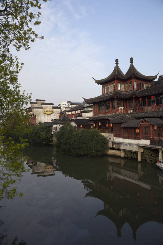 竖图,彩色,室外,白天,旅游,度假,名胜古迹,标志建筑,地标,建筑,南京,中国,遗迹,图片,建筑群,古典,古迹,文物,娱乐,建设,古建筑,江苏,古镇,天空,享受,休闲,旅游胜地,放松,摄影,水乡,秦淮河,文明,中国文化,古文明,古代文明,旅行,bj174