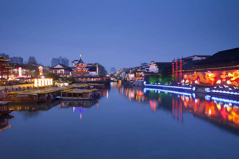 横图,彩色,室外,旅游,度假,名胜古迹,标志建筑,地标,建筑,夜景,南京,中国,遗迹,图片,建筑群,灯光,古典,古迹,文物,娱乐,建设,古建筑,江苏,古镇,天空,享受,休闲,旅游胜地,放松,摄影,水乡,秦淮河,文明,中国文化,古文明,灯火辉煌,古代文明,旅行,bj174