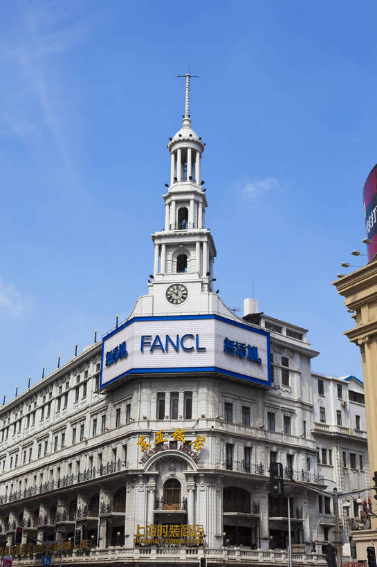 竖图,彩色,室外,白天,旅游,城市风光,城市,建筑,上海,中国,游人,图片,辉煌,现代建筑,商业街,历史建筑,天空,地标建筑,南京路,旅游胜地,摄影,经济,文明,中国文化,欧式建筑,发展,繁荣,旅行,饭店,bj174