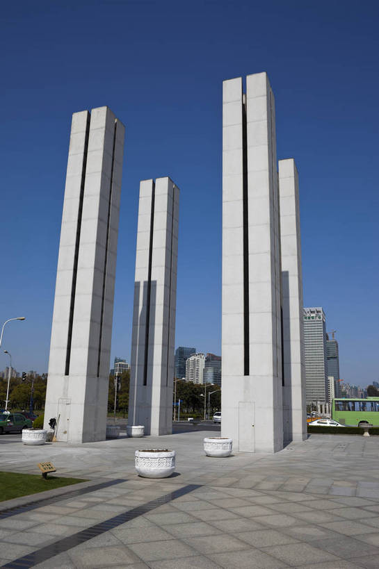公园,广场,竖图,彩色,室外,白天,旅游,办公楼,城市风光,城市,建筑,上海,中国,游人,图片,建筑群,辉煌,浦东,现代建筑,天空,地标建筑,旅游胜地,摩天大厦,摄影,经济,文明,中国文化,世纪大道,发展,繁荣,旅行,bj174