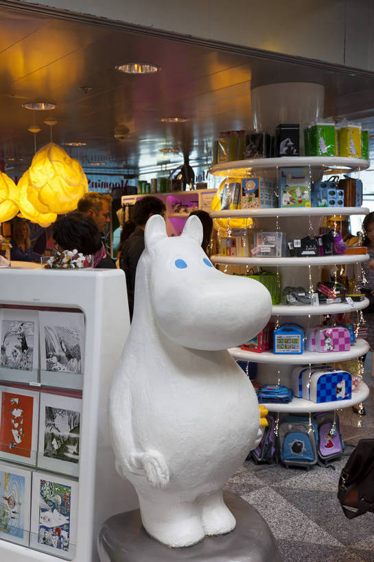 商店,竖图,彩色,室内,白天,购物,旅游,城市风光,城市,橱窗,建筑,商场,芬兰,游客,游人,图片,辉煌,现代建筑,旅游胜地,摄影,经济,文明,发展,繁荣,赫尔辛基,赫尔辛基万塔机场,旅行,万塔机场,bj174