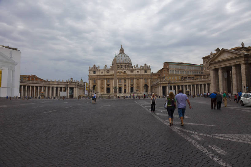 广场,教堂,横图,彩色,室外,白天,旅游,度假,名胜古迹,标志建筑,地标,建筑,梵蒂冈,游客,遗迹,图片,建筑群,古典,古迹,文物,娱乐,建设,古建筑,历史建筑,地标建筑,享受,休闲,旅游胜地,放松,摄影,宗教,基督教,文明,古文明,世界文化遗产,圣彼得教堂,古代文明,旅行,传统文化,bj174