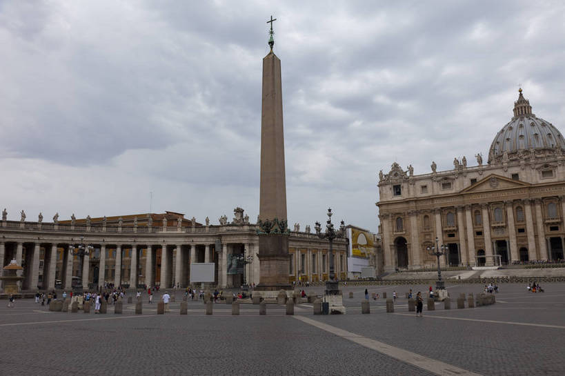 广场,教堂,横图,彩色,室外,白天,旅游,度假,名胜古迹,标志建筑,地标,建筑,梵蒂冈,游客,遗迹,图片,建筑群,古典,古迹,文物,娱乐,建设,古建筑,历史建筑,地标建筑,享受,休闲,旅游胜地,放松,摄影,宗教,基督教,文明,古文明,世界文化遗产,圣彼得教堂,古代文明,旅行,传统文化,bj174
