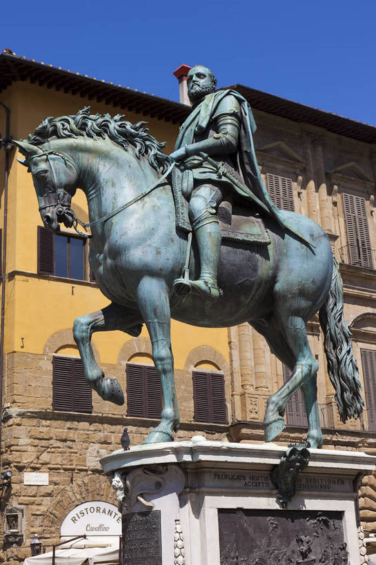 广场,竖图,彩色,室外,白天,旅游,度假,名胜古迹,标志建筑,地标,建筑,雕塑,意大利,佛罗伦萨,遗迹,艺术,雕像,图片,建筑群,古典,古迹,文物,娱乐,建设,古建筑,骑士,地标建筑,享受,休闲,旅游胜地,放松,摄影,文明,古文明,世界文化遗产,古代文明,米开朗基罗广场,旅行,传统文化,bj174