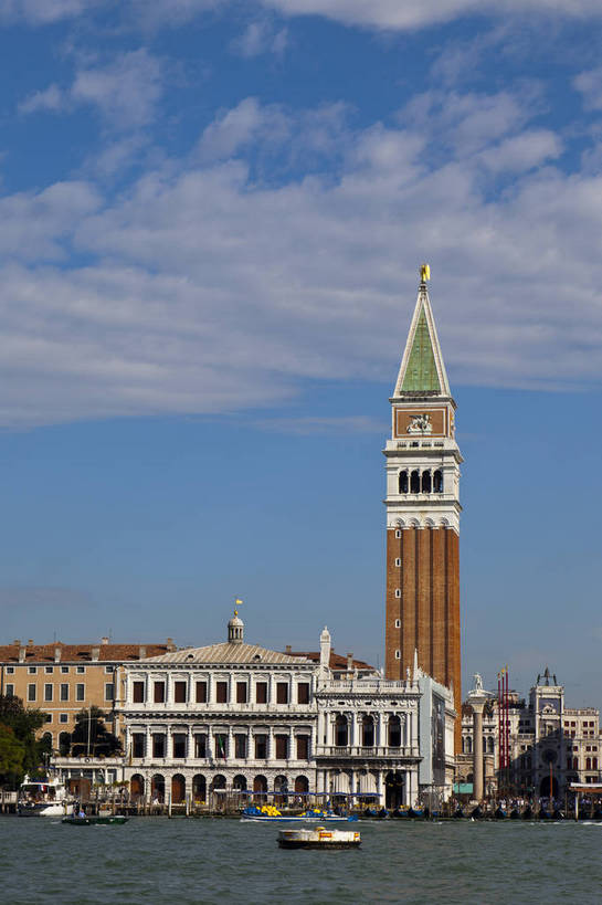 教堂,竖图,彩色,室外,白天,旅游,度假,名胜古迹,标志建筑,地标,建筑,船,意大利,威尼斯,遗迹,图片,建筑群,古典,古迹,文物,娱乐,建设,古建筑,游轮,地标建筑,享受,休闲,旅游胜地,放松,摄影,水城,文明,古文明,世界文化遗产,古代文明,海,旅行,海港,圣马可教堂,传统文化,bj174