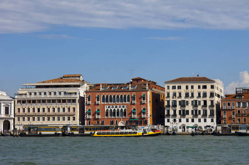 横图,彩色,室外,白天,旅游,度假,名胜古迹,标志建筑,地标,建筑,船,意大利,威尼斯,遗迹,图片,建筑群,古典,古迹,文物,娱乐,建设,古建筑,游轮,地标建筑,享受,休闲,旅游胜地,放松,摄影,水城,文明,古文明,世界文化遗产,古代文明,海,旅行,海港,传统文化,bj174