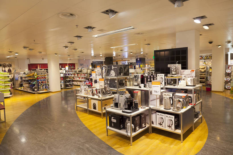 商店,横图,彩色,室内,白天,购物,旅游,城市风光,超市,城市,建筑,瑞士,游人,图片,辉煌,现代建筑,旅游胜地,摄影,经济,文明,发展,卢塞恩,繁荣,旅行,bj174