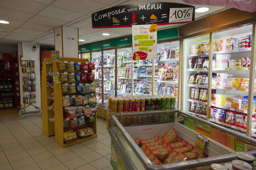 商店,横图,彩色,室内,白天,旅游,城市风光,城市,建筑,法国,游人,商品,图片,辉煌,现代建筑,柜台,旅游胜地,摄影,经济,文明,发展,繁荣,旅行,bj174