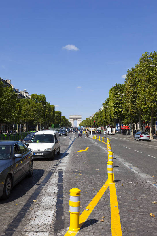 竖图,彩色,室外,白天,旅游,美景,城市风光,城市,道路,建筑,街道,路,公路,法国,巴黎,游人,图片,景观,交通,辉煌,现代建筑,旅游胜地,景色,摄影,经济,文明,发展,繁荣,香榭丽舍大街,马路,旅行,bj174