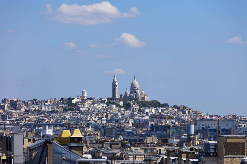 横图,彩色,室外,白天,旅游,名胜古迹,城市风光,标志建筑,城市,地标,建筑,法国,巴黎,游人,图片,景观,建筑群,古典,辉煌,建设,现代建筑,圆顶,天空,地标建筑,旅游胜地,摄影,经济,文明,发展,哥特式建筑,繁荣,旅行,蒙马特高地,bj174