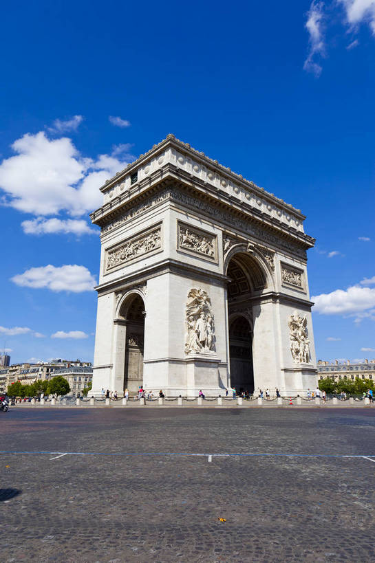 竖图,彩色,室外,白天,旅游,名胜古迹,城市风光,城市,建筑,街道,法国,凯旋门,巴黎,游人,图片,景观,辉煌,现代建筑,天空,地标建筑,旅游胜地,摄影,经济,文明,发展,戴高乐广场,繁荣,香榭丽舍大街,旅行,bj174