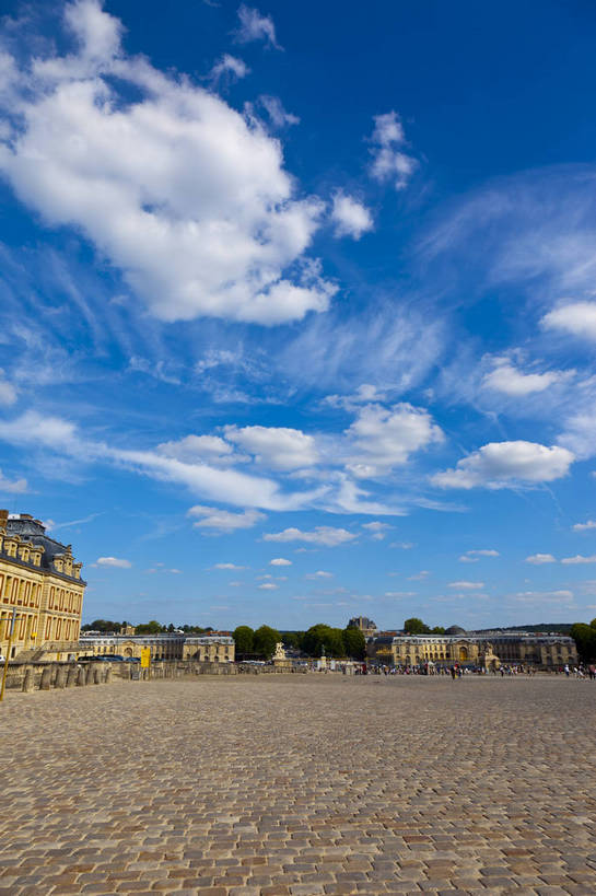 广场,宫殿,竖图,彩色,室外,白天,旅游,度假,名胜古迹,标志建筑,城市,地标,建筑,法国,巴黎,遗迹,图片,景观,建筑群,古典,古迹,文物,娱乐,建设,古建筑,地标建筑,享受,休闲,旅游胜地,放松,摄影,文明,古文明,世界文化遗产,凡尔赛宫,古代文明,旅行,皇宫,传统文化,艺术殿堂,bj174