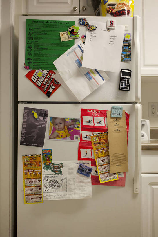 竖图,彩色,室内,特写,白天,静物,局部,标签,电器,图片,冰箱,便签,贴画,摄影,生活方式,贴纸,bj174