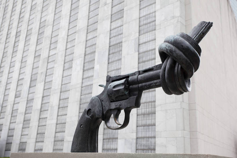 无人,横图,彩色,室外,特写,白天,旅游,度假,名胜古迹,标志建筑,地标,建筑,雕塑,纽约,美国,遗迹,标志,枪,图片,辉煌,古迹,文物,娱乐,建设,古建筑,现代建筑,地标建筑,享受,休闲,旅游胜地,放松,摄影,文明,古文明,发展,繁荣,古代文明,联合国大厦,旅行,bj174