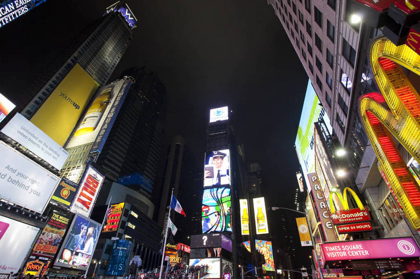 广场,横图,彩色,室外,特写,旅游,办公楼,美景,城市风光,城市,道路,建筑,街道,路,霓虹灯,商场,夜景,公路,纽约,美国,游人,广告牌,图片,景观,灯光,曼哈顿,交通,辉煌,现代建筑,旅游胜地,摩天大厦,景色,摄影,时代广场,文明,发展,灯火辉煌,繁荣,马路,旅行,购物中心,bj174