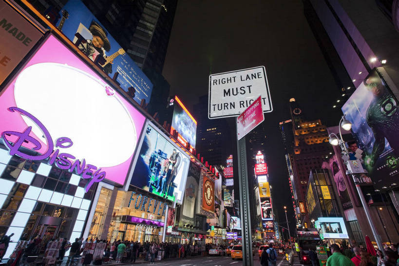 人群,广场,横图,彩色,室外,特写,旅游,办公楼,美景,城市风光,城市,道路,建筑,街道,路,霓虹灯,商场,夜景,公路,纽约,美国,游人,广告牌,图片,景观,灯光,曼哈顿,交通,辉煌,现代建筑,旅游胜地,摩天大厦,景色,摄影,时代广场,文明,发展,灯火辉煌,繁荣,马路,旅行,购物中心,bj174