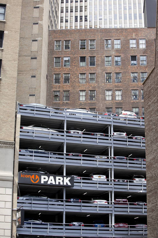 无人,停车场,竖图,彩色,室外,白天,旅游,度假,办公楼,名胜古迹,城市风光,标志建筑,城市,地标,建筑,纽约,美国,遗迹,图片,曼哈顿,辉煌,古迹,文物,娱乐,建设,古建筑,现代建筑,地标建筑,享受,休闲,旅游胜地,摩天大厦,放松,摄影,文明,华尔街,商务中心,金融中心,古文明,发展,繁荣,旅行,泊车场,立体停车库,bj174