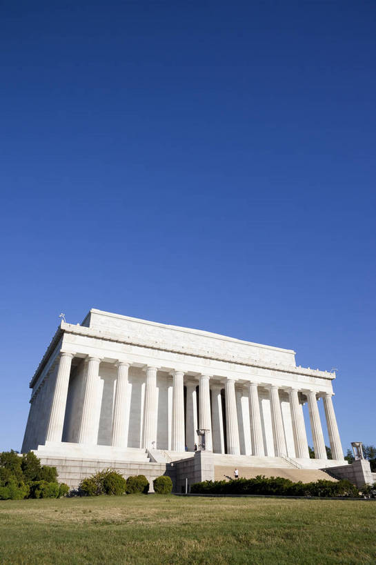 无人,竖图,彩色,室外,白天,旅游,度假,草坪,名胜古迹,树林,城市风光,标志建筑,城市,地标,建筑,华盛顿,美国,遗迹,图片,辉煌,古迹,文物,娱乐,建设,古建筑,现代建筑,天空,绿地,地标建筑,享受,休闲,旅游胜地,放松,摄影,纪念堂,文明,林肯纪念堂,古文明,发展,繁荣,旅行,bj174