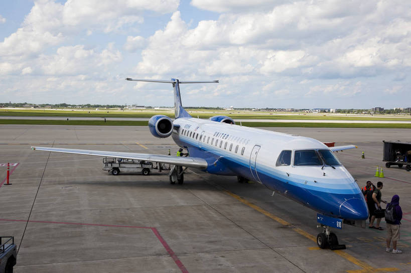 机场,横图,彩色,室外,白天,旅游,草坪,城市风光,城市,飞机,建筑,美国,游客,图片,跑道,交通,辉煌,现代建筑,停机坪,旅游胜地,运输,摄影,文明,发展,芝加哥,繁荣,旅行,飞机跑道,芝加哥机场,bj174