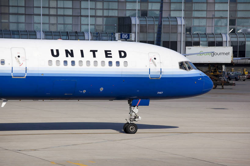 机场,横图,彩色,室外,白天,旅游,草坪,城市风光,城市,飞机,建筑,美国,游客,图片,跑道,交通,辉煌,候机厅,现代建筑,大堂,航站楼,停机坪,旅游胜地,运输,摄影,文明,发展,芝加哥,繁荣,旅行,飞机跑道,芝加哥机场,bj174