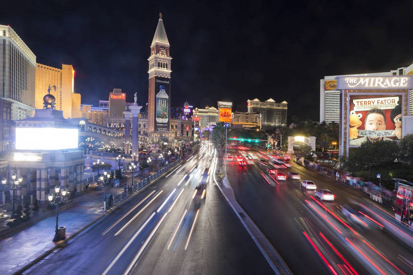横图,彩色,室外,旅游,度假,美景,名胜古迹,城市风光,标志建筑,城市,道路,地标,建筑,街道,酒店,路,夜景,公路,美国,游客,遗迹,图片,景观,灯光,交通,辉煌,古迹,文物,娱乐,建设,古建筑,现代建筑,享受,休闲,旅游胜地,景色,放松,摄影,风光,北美,北美洲,文明,美洲,古文明,发展,内华达州,拉斯维加斯,北亚美利加洲,亚美利加洲,灯火辉煌,内华达,北美艾灌木丛州,产银之州,银山州,银之州,赌城,繁荣,拉斯韦加斯,克拉克县,马路,旅行,拉斯韦加斯大道,县治,美利坚合众国,金银岛酒店,bj174