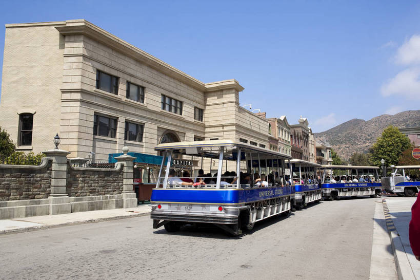 游乐园,横图,彩色,室外,白天,旅游,度假,美景,城市风光,道路,建筑,街道,路,游览车,公路,美国,游客,图片,景观,交通,辉煌,现代建筑,游玩,假日,旅游胜地,景色,摄影,文明,发展,洛杉矶,影城,繁荣,环球影城,马路,旅行,bj174