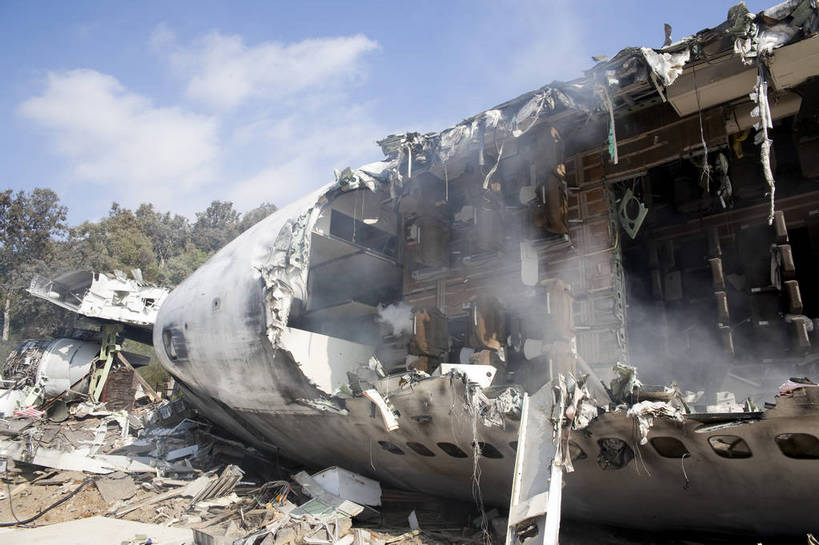 无人,游乐园,横图,彩色,室外,白天,旅游,城市风光,飞机,建筑,美国,图片,现场,交通,辉煌,航空,现代建筑,交通工具,旅游胜地,运输,摄影,客机,恐怖,文明,灾难,载具,事故,发展,交通事故,洛杉矶,影城,繁荣,残骸,失事,环球影城,旅行,bj174