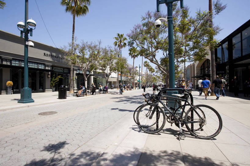 商店,横图,彩色,室外,白天,旅游,美景,城市风光,步行街,城市,道路,建筑,街道,路,公路,美国,游客,花坛,图片,景观,交通,辉煌,现代建筑,商业街,旅游胜地,景色,摄影,风光,北美,北美洲,文明,加利福尼亚,美洲,发展,加州,洛杉矶,加利福尼亚州,金州,黄金州,北亚美利加洲,亚美利加洲,圣塔莫尼卡,繁荣,天使之城,马路,旅行,美利坚合众国,bj174