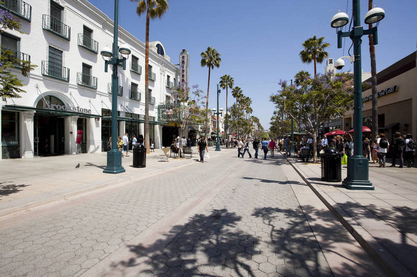 商店,横图,彩色,室外,白天,旅游,美景,城市风光,步行街,城市,道路,建筑,街道,路,公路,美国,游客,花坛,图片,景观,交通,辉煌,现代建筑,商业街,旅游胜地,景色,摄影,风光,北美,北美洲,文明,加利福尼亚,美洲,发展,加州,洛杉矶,加利福尼亚州,金州,黄金州,北亚美利加洲,亚美利加洲,圣塔莫尼卡,繁荣,天使之城,马路,旅行,美利坚合众国,bj174