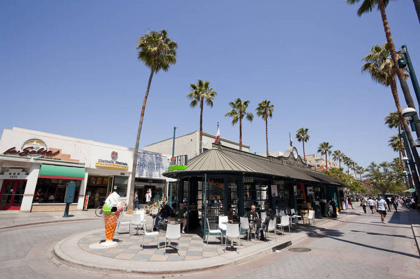 商店,横图,彩色,室外,白天,旅游,美景,城市风光,步行街,城市,道路,建筑,街道,路,公路,美国,游客,花坛,图片,景观,交通,辉煌,现代建筑,商业街,旅游胜地,景色,摄影,风光,北美,北美洲,文明,加利福尼亚,美洲,发展,加州,洛杉矶,加利福尼亚州,金州,黄金州,北亚美利加洲,亚美利加洲,圣塔莫尼卡,繁荣,天使之城,马路,旅行,美利坚合众国,bj174