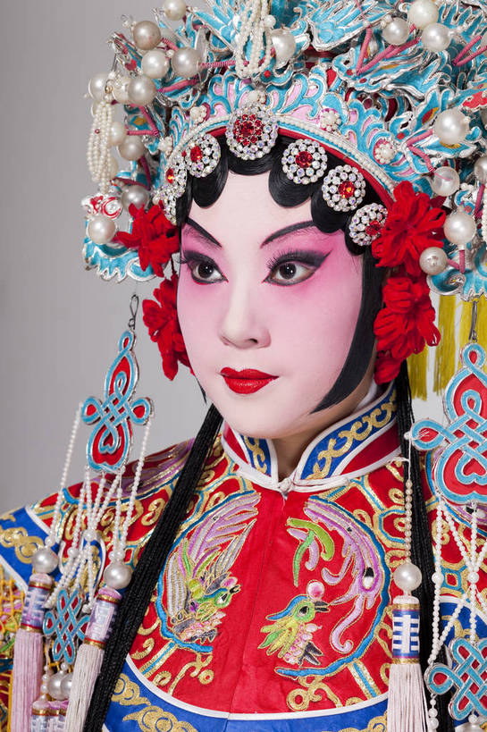 一个人,演员,竖图,彩色,白色背景,正面,化妆,帽子,北京,中国,亚洲,仅一个人,表演,艺术,造型,鲜艳,头饰,图片,注视,文化,脸谱,观察,看,站着,表情,美女,姿势,摄影,服饰,头像,观看,动作,察看,关注,中国文化,戏剧,民族服饰,演出服,京剧,东亚,国粹,青衣,年轻女性,女人,中国人,年轻人,影棚拍摄,化装,中国戏曲,贵妃,传统文化,舞台妆,bj174