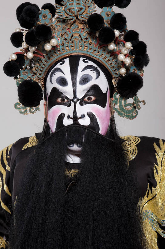 中年人,一个人,演员,竖图,彩色,白色背景,正面,化妆,北京,中国,亚洲,仅一个人,表演,艺术,造型,鲜艳,头饰,图片,注视,文化,脸谱,观察,看,站着,表情,展示,姿势,摄影,服饰,头像,观看,功夫,动作,察看,关注,中国文化,戏剧,民族服饰,演出服,京剧,东亚,戏曲,国粹,官员,男人,中年男性,中国人,影棚拍摄,化装,中国戏曲,传统文化,丞相,舞台妆,角色,花脸,净,bj174