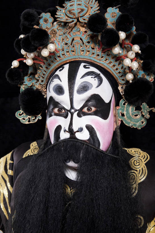 中年人,一个人,演员,竖图,彩色,白色背景,正面,化妆,北京,中国,亚洲,仅一个人,表演,艺术,造型,鲜艳,头饰,图片,注视,文化,脸谱,观察,看,站着,表情,姿势,摄影,服饰,头像,观看,动作,察看,关注,中国文化,戏剧,民族服饰,演出服,京剧,东亚,戏曲,国粹,官员,男人,中年男性,中国人,影棚拍摄,化装,中国戏曲,传统文化,丞相,舞台妆,角色,花脸,净,bj174