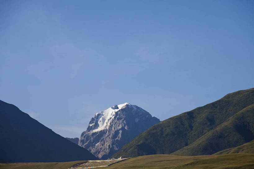 无人,横图,彩色,室外,白天,旅游,度假,草原,美景,名胜古迹,山,山脉,田园,雪山,标志建筑,地标,建筑,中国,亚洲,遗迹,图片,田野,古迹,文物,娱乐,建设,古建筑,白云,风景,蓝天,天空,自然,平原,享受,休闲,远景,旅游胜地,放松,摄影,地理,四川省,风光,宁静,自然风光,古文明,东亚,甘肃,甘肃省,四川,碌曲县,郎木寺,阿坝,郎木寺镇,中华人民共和国,西南地区,阿坝藏族羌族自治州,阿坝州,川,西北地区,甘,郎木寺乡,花湖,若尔盖县,若尔盖花湖,若尔盖,bj174